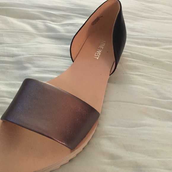New size 8 Nine West leather open toe flats - Picture 2 of 4