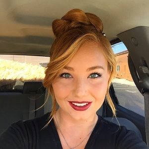 Meet your Posher, Adrianne