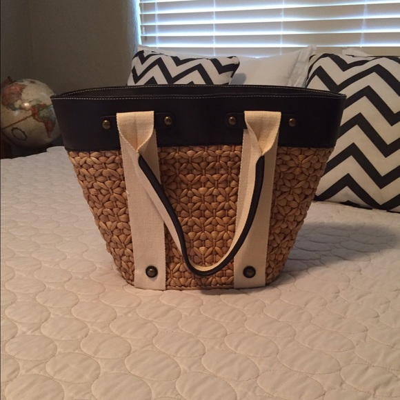 🍌Large Banana Republic straw tote🍌