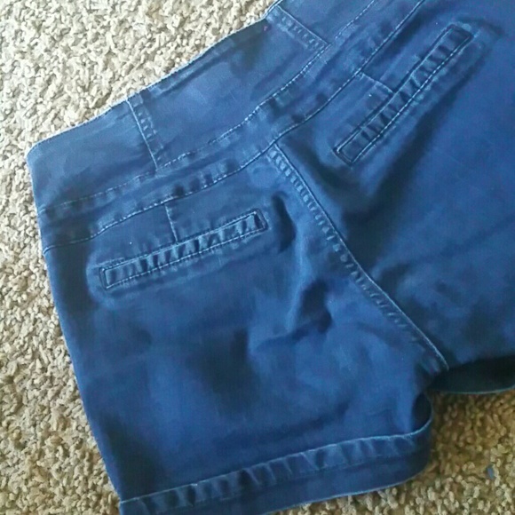Shorts - Picture 2 of 4
