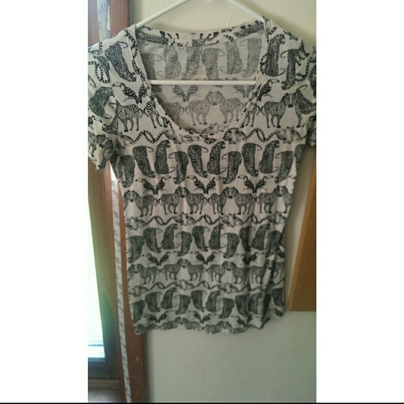 Animal printed oval neck tee