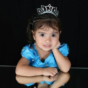 Meet your Posher, Fidelina