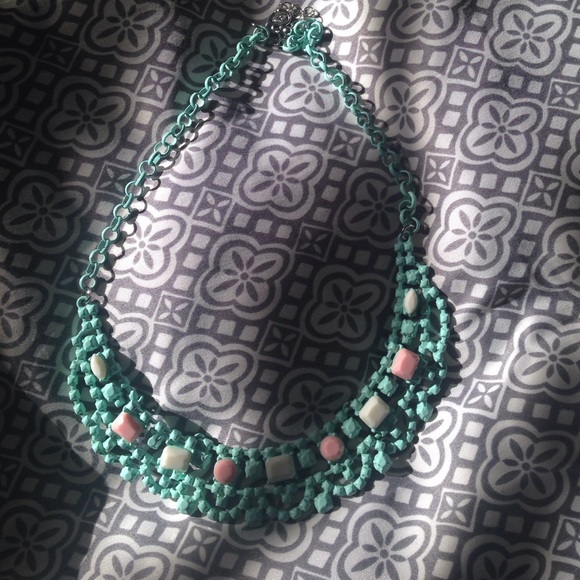 cute statement necklace ✨