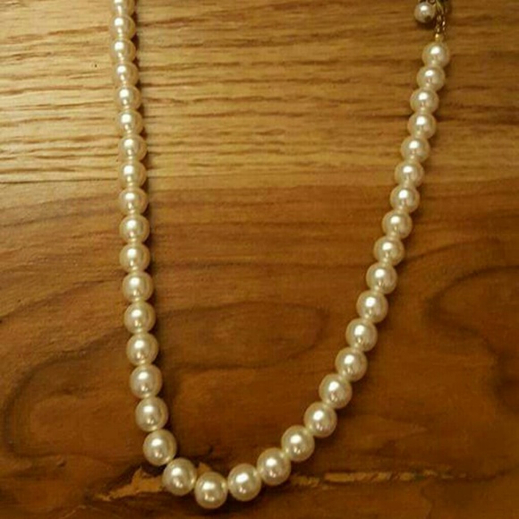 False pearl necklace & earrings