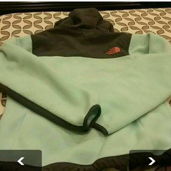 SOLD SOLD. Women's North Face jacket - Picture 2 of 4