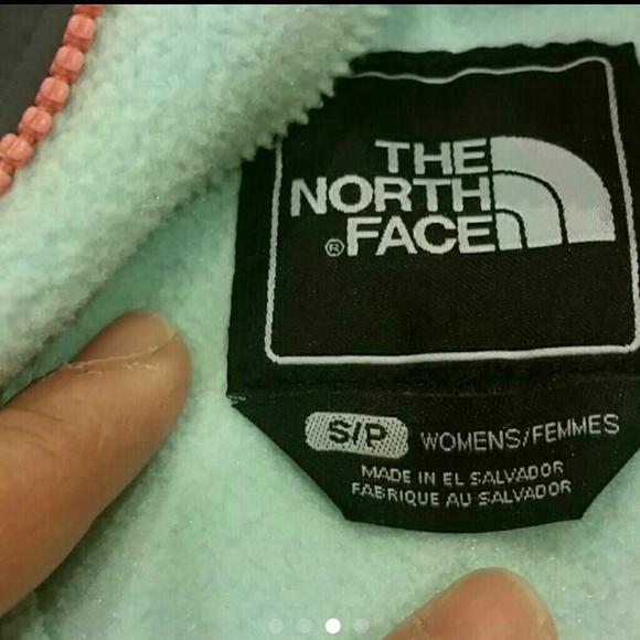 SOLD SOLD. Women's North Face jacket - Picture 3 of 4
