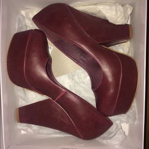 Steve Madden size 10 High wedge/heel