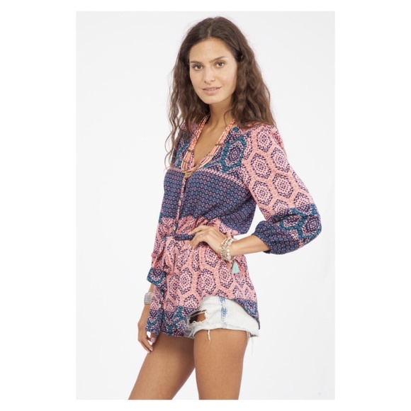 You NEED this top in your LIFE - Picture 3 of 4