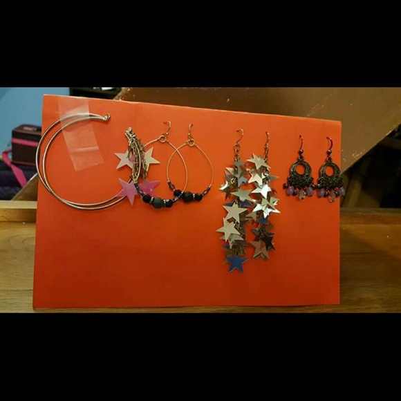 4 pairs of earrings