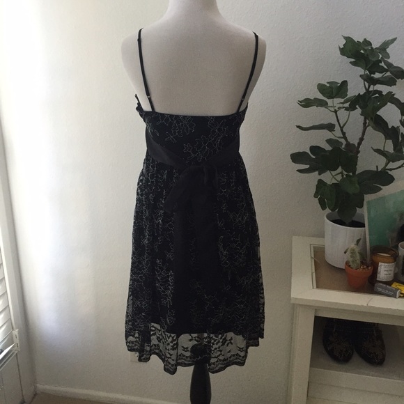 Black lace dress - Picture 3 of 4