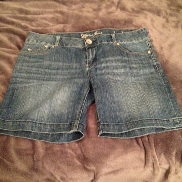 SALE 🌸🌸Guess jeans Bermuda shorts