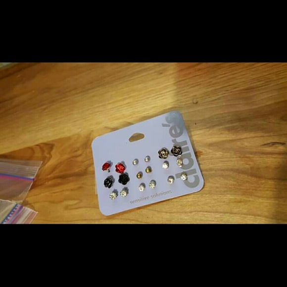 Claire's pack of stud earrings