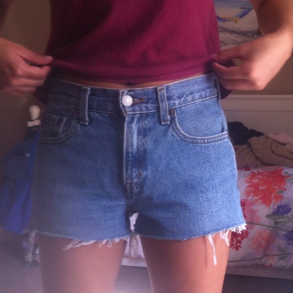 🚫sold🚫🚫🌸CUSTOM LEVI'S HIGH WAISTED SHORTS🌸 - Picture 4 of 4