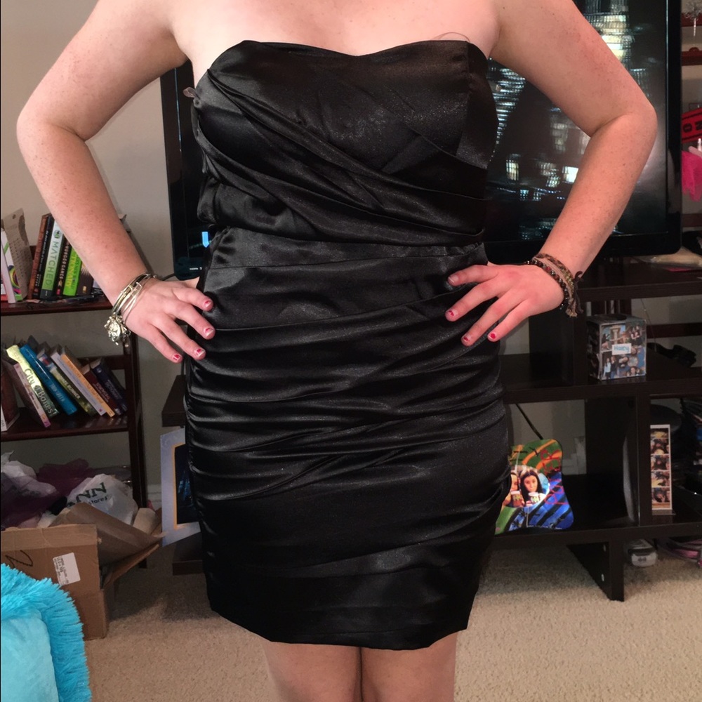 Black strapless party dress 🚨NO TRADES🚨