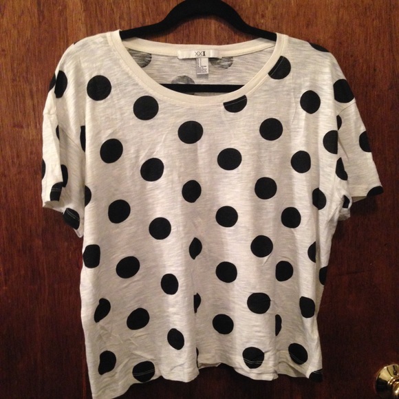 B&w polka dot tee NWOT