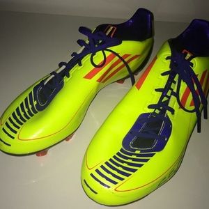 Mens 91/2 soccer cleats. New!