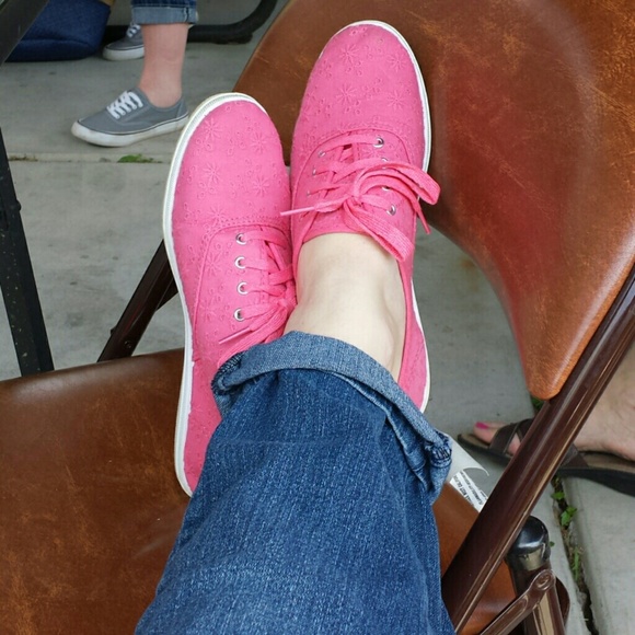 Coral Lace Casual Shoes