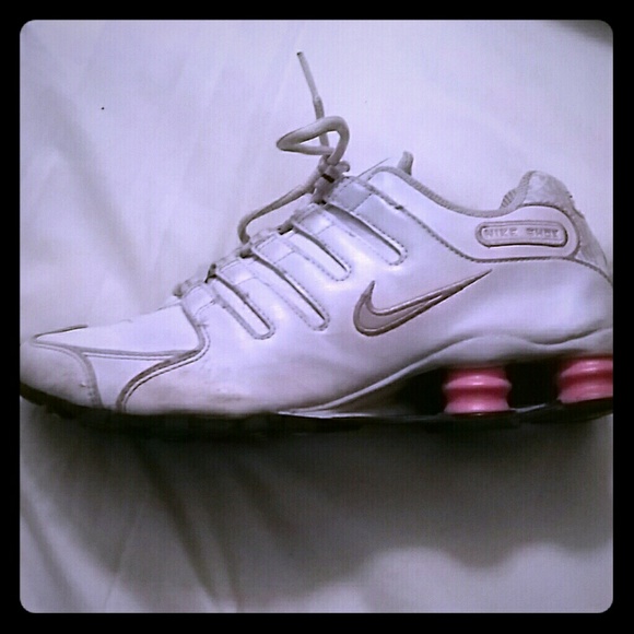 NIKE SHOX