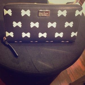Kate Spade black and white bow full size wallet