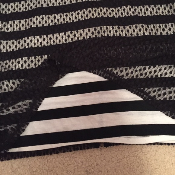 Black and cream top - Picture 3 of 4