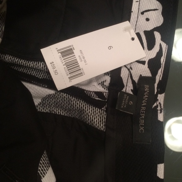 Banana Republic Floral Shorts - Picture 3 of 3