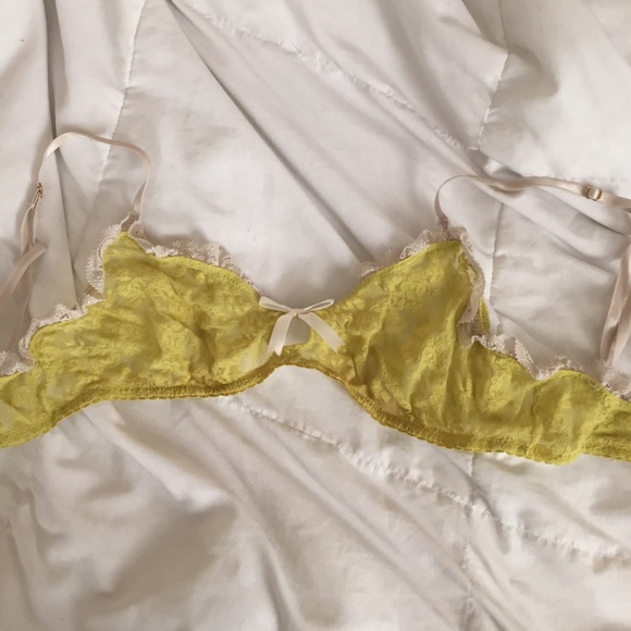NEVER BEEN WORN adorable bralette with lace detail