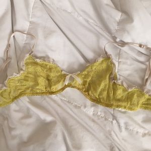 NEVER BEEN WORN adorable bralette with lace detail