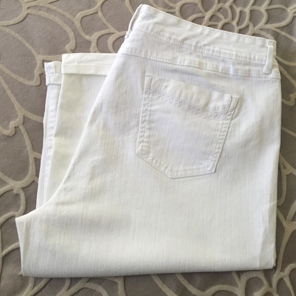 Capris - white, size 18