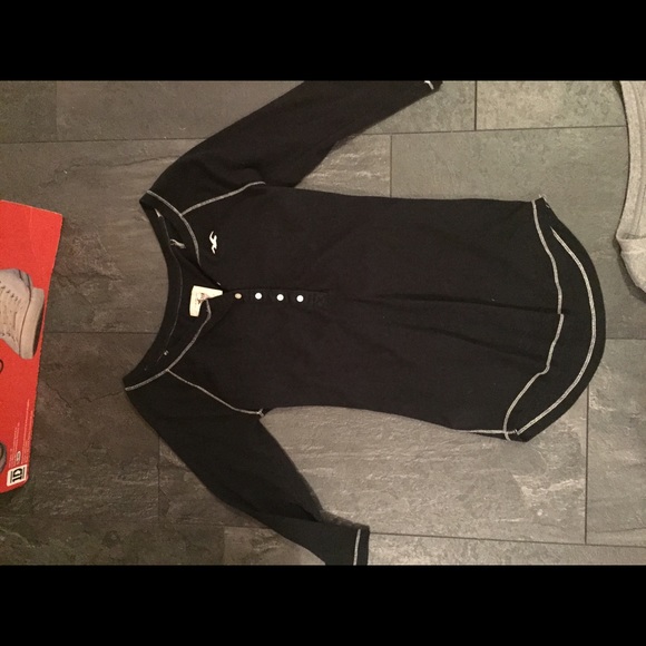 Hollister button tee - Picture 1 of 1