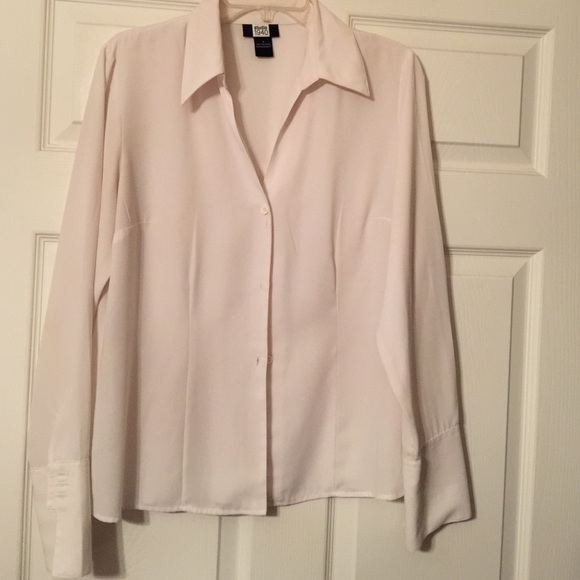 Tops - Ladies blouse sz M