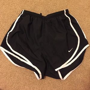 BLACK NIKE SHORTS SMALL