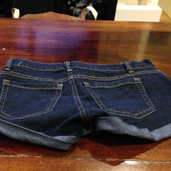 Shorts - Picture 2 of 4