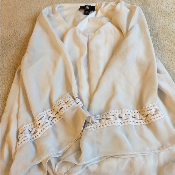 White top with flared sleeves