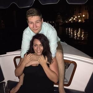 Meet your Posher, Casey