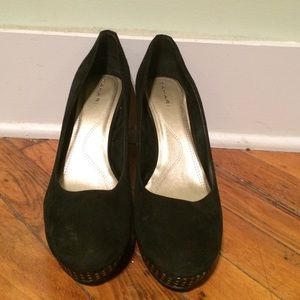 Tahari suede Sophia heels