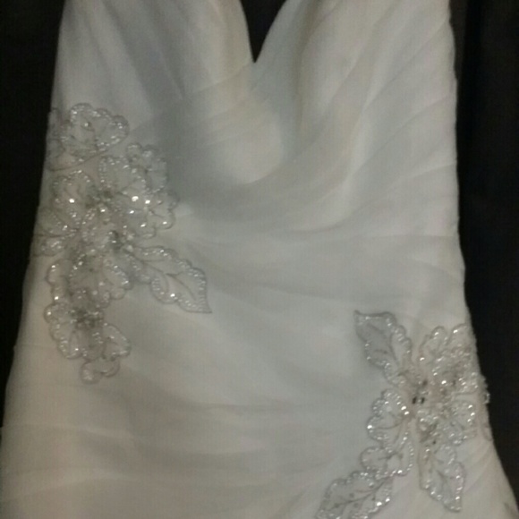 Wedding gown - Picture 2 of 4