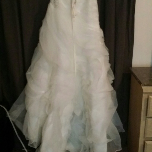 Wedding gown - Picture 3 of 4