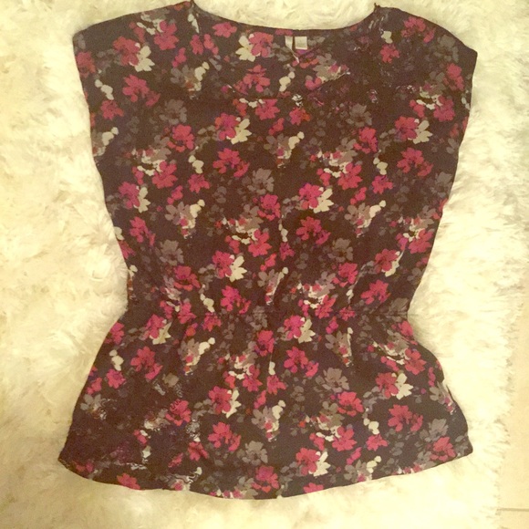 Floral blouse with lace accents!