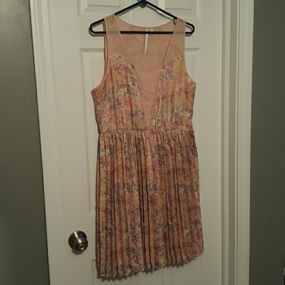 Lauren Conrad Dresses & Skirts - Blush Floral Dress