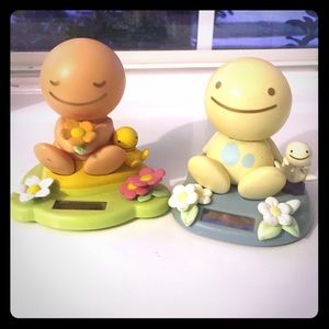 Solar powered bobble heads