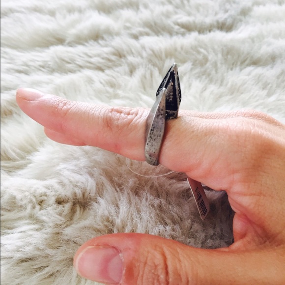 💀 Edgy silver ring - Picture 2 of 3