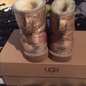 "Ugg" minis gold .. Limited addition good cond.