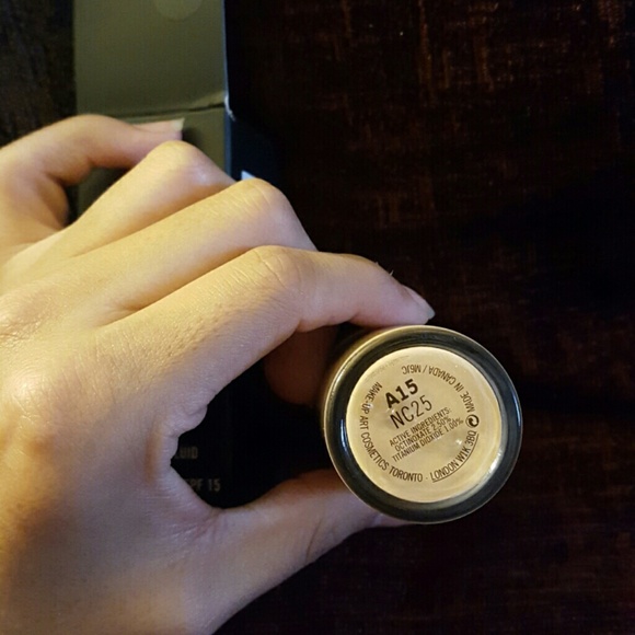 Mac studio fix fluid nwt - Picture 2 of 2