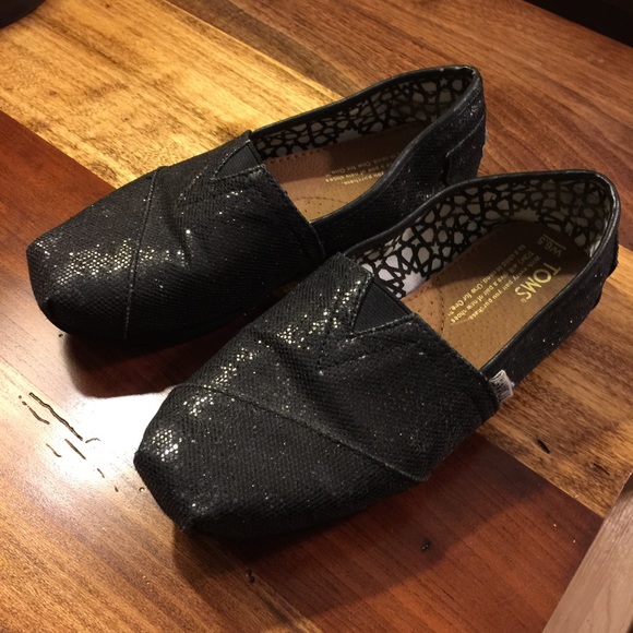 TOMS size 6.5 (fits like 6)