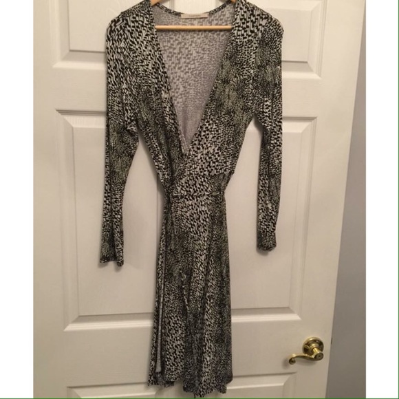 Hawthorne Dresses & Skirts - 🎉SALE🎉 Sexy and Chic Hawthorne Wrap Dress