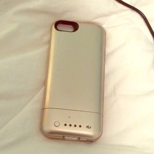 Mophie phone case charges phone