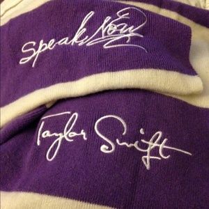 Taylor Swift scarf.