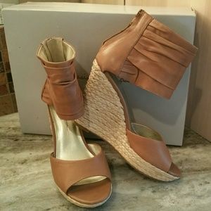 NIB Jessica Simpson Chesto Platform 7