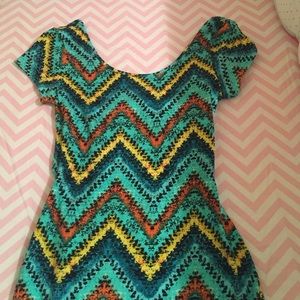 Gorgeous chevron print dress!