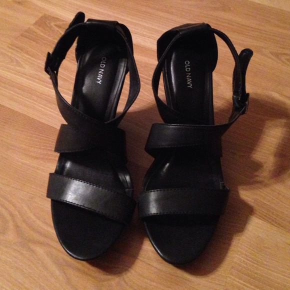 Old Navy Black strap sandals with brown wedge